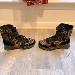Yoki leopard snap boots